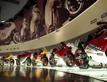 Mega Factories - Saison 5 - Ducati – affiche