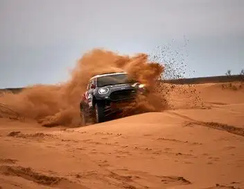 Sara Price: Chasing Dakar - Saison 1 – affiche
