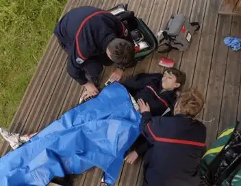 A l'école des pompiers - Saison 1 - Secourir, c'est vital – affiche