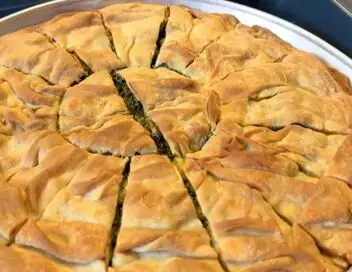 Voyage en cuisine - Grèce : la spanakopita – affiche