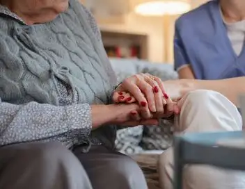 En immersion - Soins palliatifs, la vie jusqu'au bout – affiche