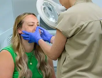 SOS Dermato - Saison 6 - Visage – affiche