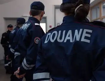 Enquête d'action - Douanes : unités de choc contre les narcotrafiquants – affiche