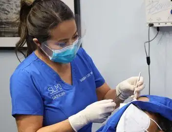 Dr Pimple Popper - Saison 9 - Ça bosse dur – affiche