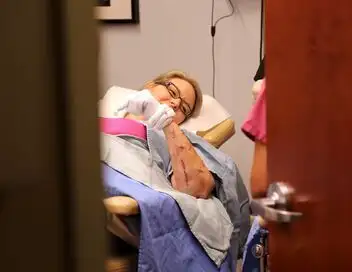 Dr Pimple Popper - Saison 2 - A plein nez – affiche