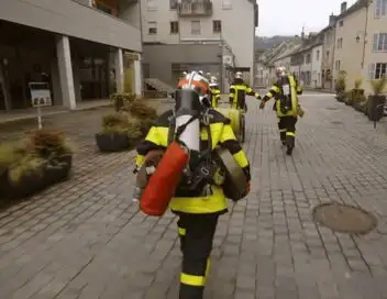 A l'école des pompiers - Saison 1 - Monter en puissance – affiche