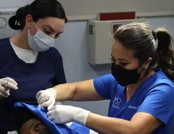 Dr Pimple Popper - Saison 9 - Tendre l'autre joue – affiche