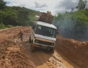 Les routes de l'impossible - Saison 15 - Madagascar, les couloirs de satan – affiche