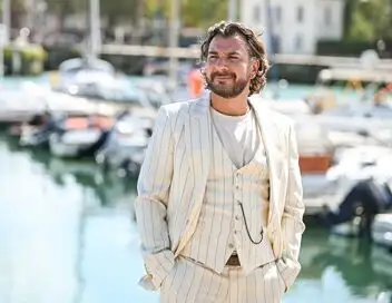 Saison 8 – affiche