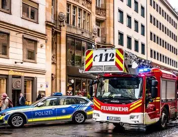 Enquête d'action - Pompiers de Paris : alerte rouge sur la capitale ! (2/2) – affiche