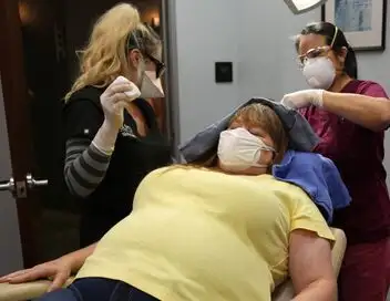 Dr Pimple Popper - Saison 3 – affiche