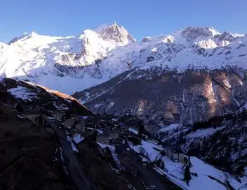 Des racines et des ailes - Mon village dans les Alpes – affiche