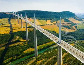 Appels d'urgence - Chauffards, carambolages et conduites à risque : Urgence au Viaduc de Millau – affiche