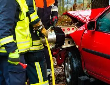 Enquête d'action - Pompiers de Bourgogne : en alerte sur la route de la mort – affiche