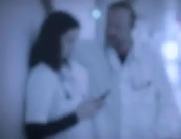 Temps Présent - Harcèlement à l'hôpital, silence sous la blouse – affiche