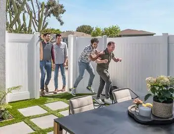 Hollywood rénove - Saison 2 - Le garage de Darren Criss – affiche