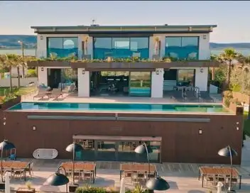 L'agence, nouvelles destinations - Saison 1 - Camargue / Comporta – affiche