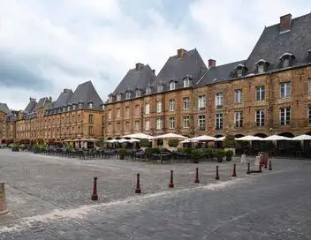 Enquête d'action - Alcool, rixes et contrebande : les forces de l'ordre de Charleville-Mézières sous pression – affiche